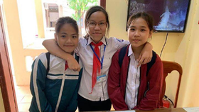 3 học sinh nhặt được gần 10 triệu đồng tìm trả lại người đánh rơi