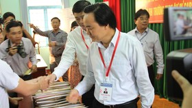 Bộ trưởng Bộ GD-ĐT kiểm tra tủ đề thi