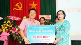 2,3 tỷ đồng ủng hộ Trung tâm Nuôi dạy trẻ khuyết tật Võ Hồng Sơn