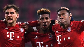 Augsburg - Bayern Munich 2-3: Kingsley Coman, David Alaba ngược dòng ấn tượng