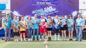 BTC chụp hình lưu niệm cùng Nhà tài trợ