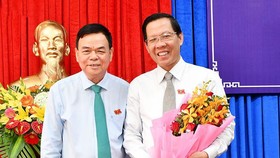 Ông Võ Thành Hạo (bên trái) và ông Phan Văn Mãi. Ảnh: HÀM LUÔNG