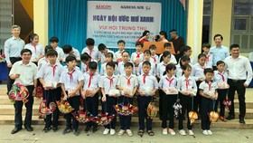 Mang trung thu yêu thương về xứ dừa
