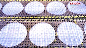 Làng bánh tráng Mỹ Lồng, bánh phồng Sơn Đốc tất bật ngày cận tết