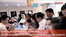 Sắm vàng lấy may trong ngày vía Thần Tài tại TPHCM