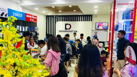 Sát tết, không thể không mua di động