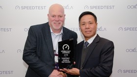 Lãnh đạo VinaPhone nhận giải thưởng Speedtest
