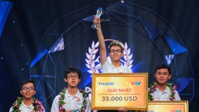 Trần Thế Trung đến từ Trường THPT chuyên Phan Bội Châu- Nghệ An đã xuất sắc giành vòng nguyệt quế trong trận chung kết Đường lên đỉnh Olympia 2019.