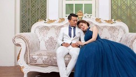 Hai vợ chồng Nguyễn Thành Tâm chụp ảnh cưới.