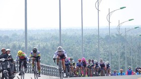 Cung đường miền Tây với nhiều cầu có độ dốc lớn.