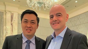 Phó chủ tịch VFF Cao Văn Chóng gặp gỡ Chủ tịch FIFA Gianni Infantino tại Hội nghị