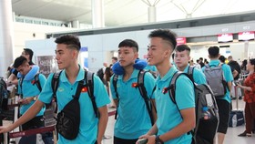 Các tuyển thủ tại sân bay Tân Sơn Nhất. Ảnh: Hữu Thành