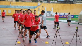 Các trọng tài trong phần kiểm tra. Ảnh: Đoàn Nhật