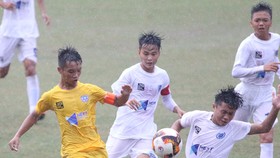 SLNA (áo vàng) thắng thuyết phục Đà Nẵng. Ảnh: Anh Khoa