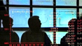 VN-Index plunges below 950 points