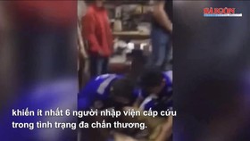 Mercedes “điên” tông hàng loạt xe máy, 6 người đa chấn thương