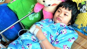Nhà nghèo, 2 con cùng bệnh nan y
