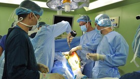 Phẫu thuật thành công 2 bệnh nhân ung thư gần 90 tuổi