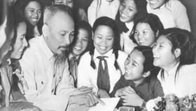 50 năm thực hiện di chúc của Chủ tịch Hồ Chí Minh: Phải thực sự coi giáo dục là quốc sách hàng đầu