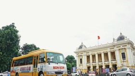 A new Hanoi exploration tour called "Bonbon Hanoi" or “Bonbon City Tour” gives visitors a real taste of the history and culture of Hanoi. (Source: vov.vn)