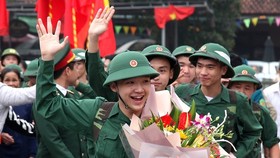 Young people wave at their families at a see-off ceremony in Phu Tho province on February 20 (Photo: VNA)