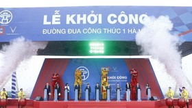 Delegates press button to kick-start construction on Formula One (F1) Hanoi Grand Prix racetrack in Hanoi (Source: VNA)