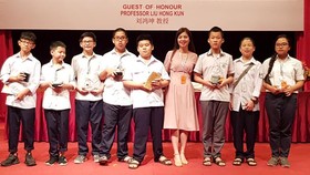The Vietnamese delegation gains the 2nd position in the competition. (Photo: vnexpress)