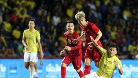 Vietnam's team (in red jersey) in a recent international event. They will face Thailand on September 5 in the Asian zone’s second qualifying round for the World Cup 2020. (Photo: nld.vn)