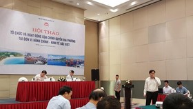 Đại diện Ban soạn thảo thuyết trình tại hội thảo