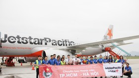 Rộn ràng chuyến bay thanh niên của Jetstar Pacific