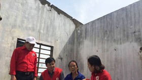 Tặng thùng hàng gia đình cho 1 hộ dân tại xã Kỳ Nam, TX Kỳ Anh, Hà Tĩnh