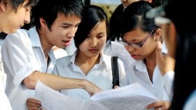 Học sinh THPT Việt Nam vẫn chịu áp lực nặng nề về thi cử