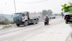 Đồng Nai: Người dân lập rào, ngăn xe chở đá