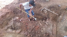 Vụ san ủi mộ vợ vua Tự Đức làm bãi đỗ xe: Kiến nghị di dời lăng mộ đến nơi thích hợp