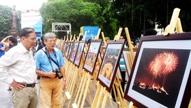 Khách tham quan triển lãm Ảnh: Hoàng Hùng
