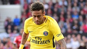 Neymar tỏa sáng trong trận PSG thắng Guingamp 3-0.