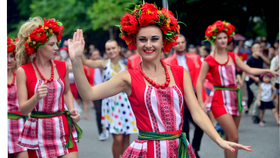 Lần đầu tiên đoàn vũ công Carnival khuấy động phố đi bộ Hà Nội