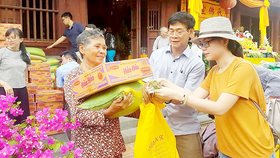 Nghĩa tình nơi đảo xa
