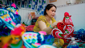 Hồi sinh làng lồng đèn truyền thống