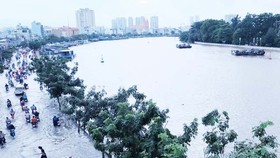 Lũ kết hợp triều cường, sông Sài Gòn đạt mức báo động 3