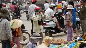 Xóa "chợ cóc," chợ tạm: Cần thay đổi thói quen tiêu dùng