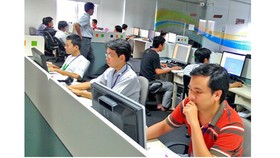 Kỹ sư của FPT thiết kế phần mềm tại trụ sở ở Khu công nghệ cao TPHCM. Ảnh: T.BA