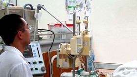 Việc truyền dịch để điều trị bệnh SXH cần phải có chỉ định của bác sĩ tại bệnh viện, tuyệt đối không được tự ý truyền dịch ở nhà