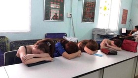 Các cô gái trong đường dây người mẫu, diễn viên, MC bán dâm giá ngàn USD ở TPHCM tại cơ quan công an
