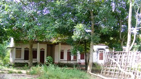 Phân trạm Y tế Cao Vều bỏ không