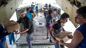 Chuyển hàng cứu trợ đến người dân ở Aleppo