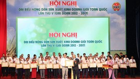 Tôn vinh 300 nông dân sản xuất kinh doanh giỏi