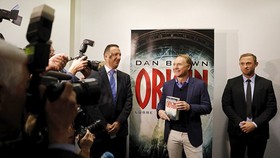 Vừa ra mắt tại Hội chợ Sách Frankfurt, sách mới của Dan Brown sắp đến với độc giả Việt