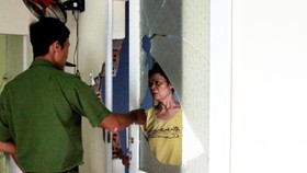 Một nhà dân bị hư hỏng sau vụ nổ