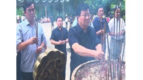 Phó Thủ tướng Trịnh Đình Dũng dâng hương tri ân các anh hùng liệt sĩ tại Nghĩa trang Liệt sĩ quốc gia Trường Sơn.